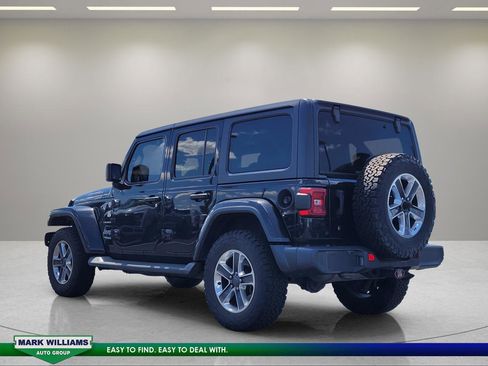 Used 2018 Jeep Wrangler Unlimited Sahara w/ Uconnect 4C Nav & Sound Group AWD/4WD image 6