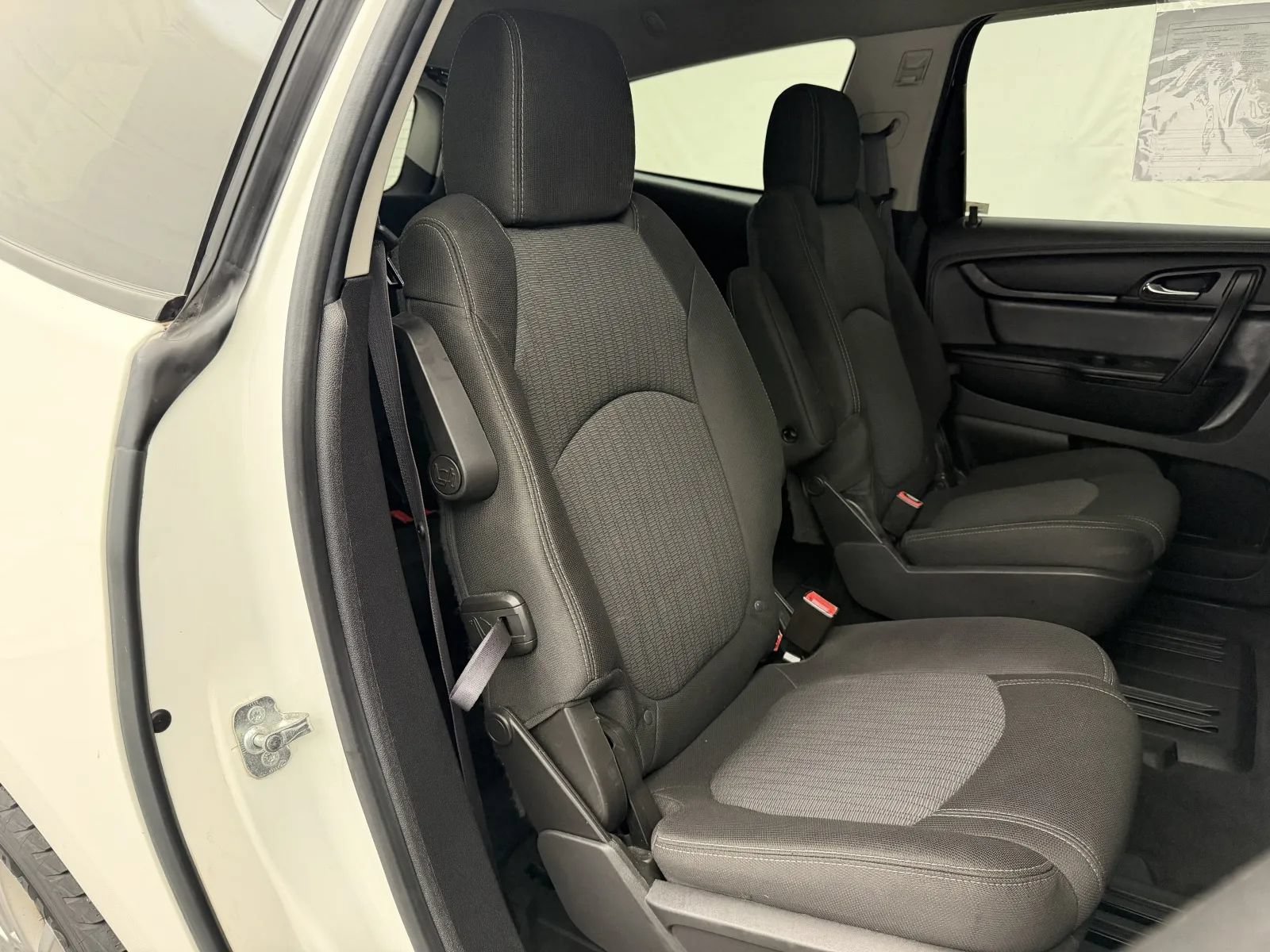 Used 2015 Chevrolet Traverse LT w/ Style and Technology Package FWD image 26