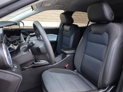 Used 2024 Chevrolet Trax LT FWD image 18