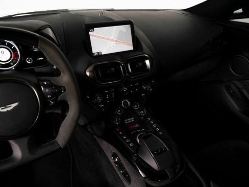 Used 2022 Aston Martin V8 Vantage Coupe image 20