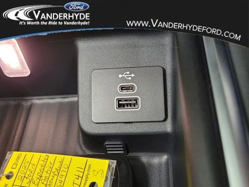 New 2025 Ford Expedition Active image 35