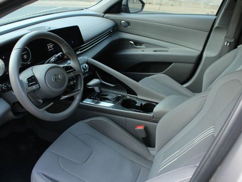 Used 2023 Hyundai Elantra SEL w/ Convenience Package FWD image 13