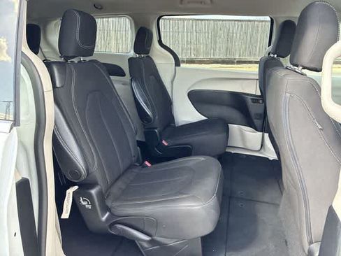 Used 2023 Chrysler Voyager LX FWD image 21