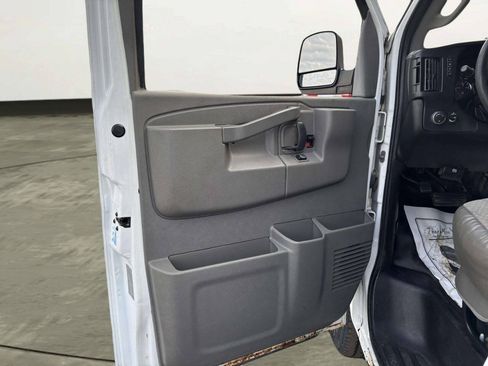 Used 2016 Chevrolet Express 3500 Extended RWD image 9