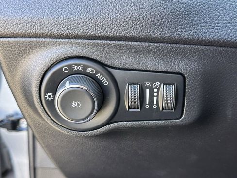 Used 2020 Jeep Compass Latitude image 29