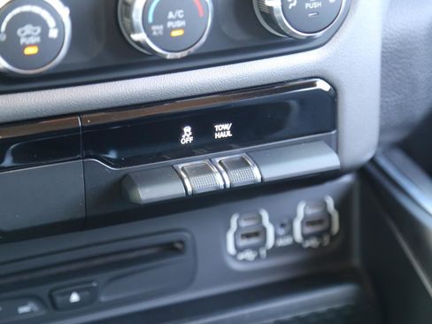 Used 2019 RAM 1500 Big Horn image 34