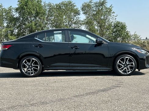 Used 2025 Nissan Sentra SR FWD image 8