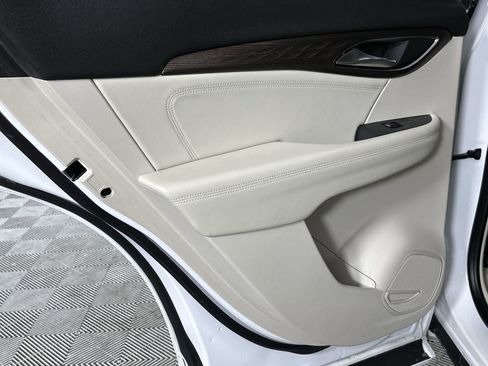 Used 2022 Buick Envision Avenir w/ Technology Package II image 30