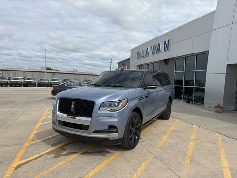 Used 2023 Lincoln Navigator L Black Label AWD/4WD image 3
