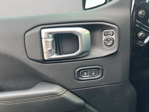 Used 2021 Jeep Gladiator Overland AWD/4WD image 17