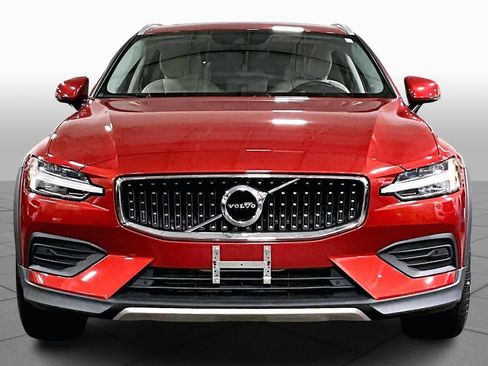 Used 2020 Volvo V60 T5 Cross Country w/ Protection Package image 4