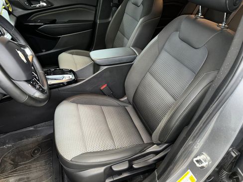 Certified 2024 Chevrolet Trax LT w/ Driver Confidence Package image 5