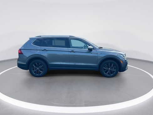 Used 2024 Volkswagen Tiguan SE FWD image 10