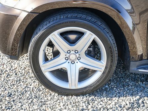Used 2012 Mercedes-Benz GL 550 4MATIC image 9