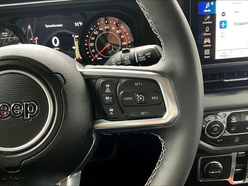 Used 2025 Jeep Wrangler Unlimited Sahara AWD/4WD image 13