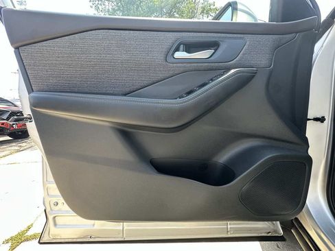 Used 2021 Nissan Rogue SV FWD image 23