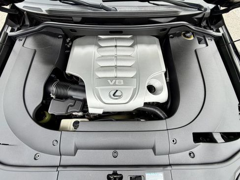 Used 2013 Lexus LX 570 4WD w/ Luxury Pkg image 19