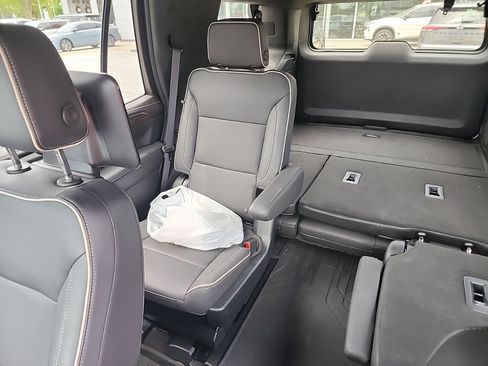 Used 2023 Chevrolet Tahoe Premier w/ Advanced Technology Package AWD/4WD image 31