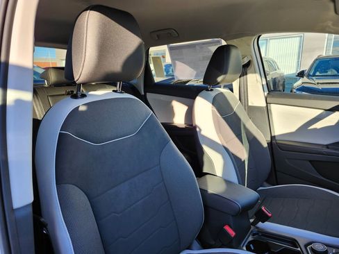 New 2026 Volkswagen Taos SE image 17