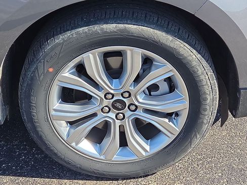 Used 2024 Ford Edge Titanium AWD/4WD image 11