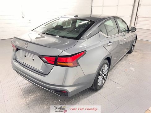Used 2025 Nissan Altima 2.5 SV FWD image 9