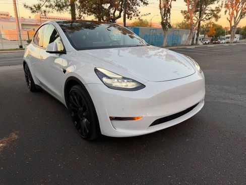Used 2022 Tesla Model Y Performance image 2