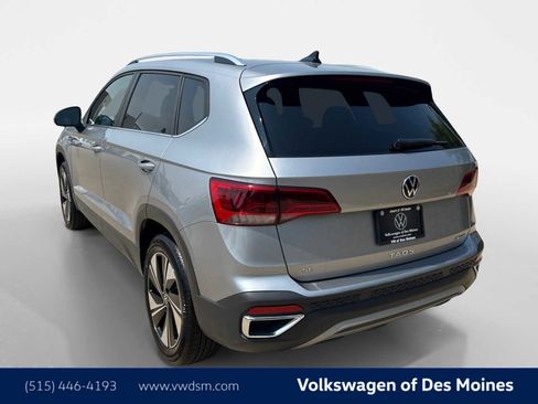 Certified 2024 Volkswagen Taos SE image 4
