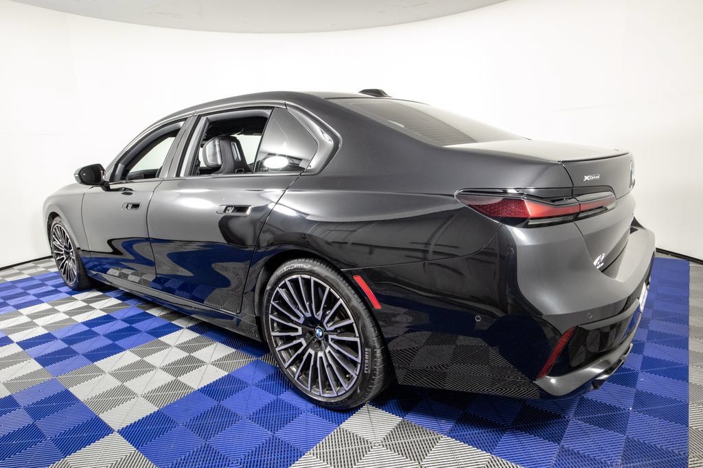 Used 2025 BMW 760i xDrive w/ Executive Package AWD/4WD image 7