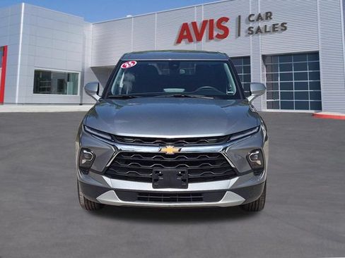 Used 2025 Chevrolet Blazer LT FWD image 2
