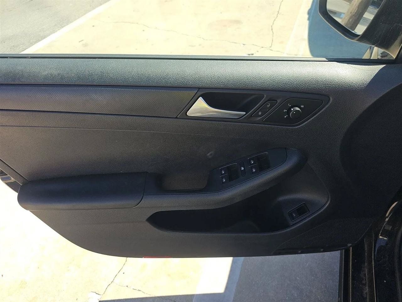 Used 2013 Volkswagen Jetta Sedan FWD image 9
