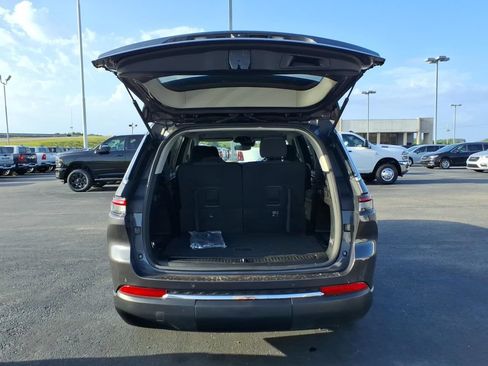 Used 2023 Jeep Grand Cherokee L Laredo AWD/4WD image 6