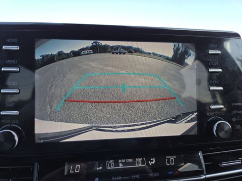 Used 2023 Toyota Sienna XSE FWD image 11