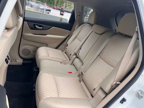 Used 2020 Nissan Rogue SV image 18