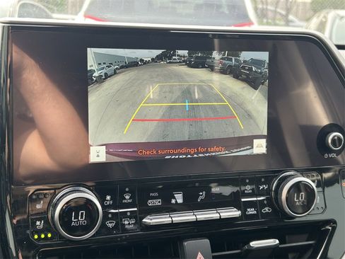 Used 2023 Toyota Highlander Limited image 37