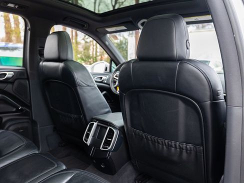 Used 2017 Porsche Cayenne Platinum Edition image 25