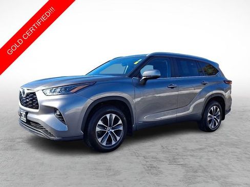 Certified 2025 Toyota Highlander XLE AWD/4WD image 3