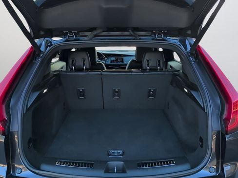 Used 2023 Cadillac XT4 Premium Luxury image 35