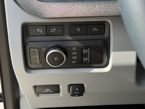 Certified 2024 Ford F250 Limited AWD/4WD image 28