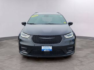 Used 2024 Chrysler Pacifica Premium FWD video 2