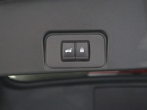 Used 2024 Nissan Rogue SV FWD image 32