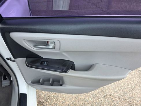 Used 2017 Toyota Camry LE image 33