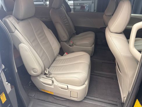 Used 2013 Toyota Sienna XLE AWD/4WD image 24
