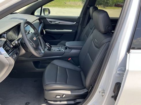 New 2025 Cadillac XT6 Luxury image 22