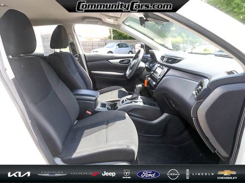 Used 2021 Nissan Rogue Sport S image 22