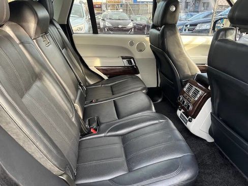 Used 2017 Land Rover Range Rover HSE image 14