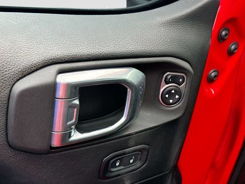 Used 2022 Jeep Wrangler Unlimited Sahara AWD/4WD image 19