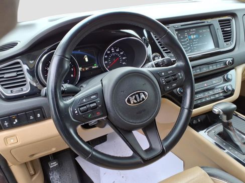 Used 2017 Kia Sedona SX image 12
