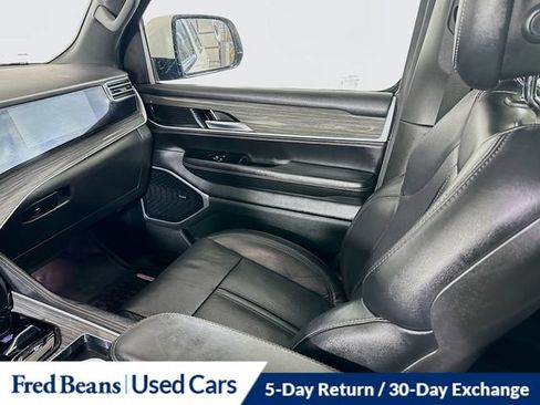 Used 2022 Jeep Wagoneer Series III w/ Premium Group I AWD/4WD image 32