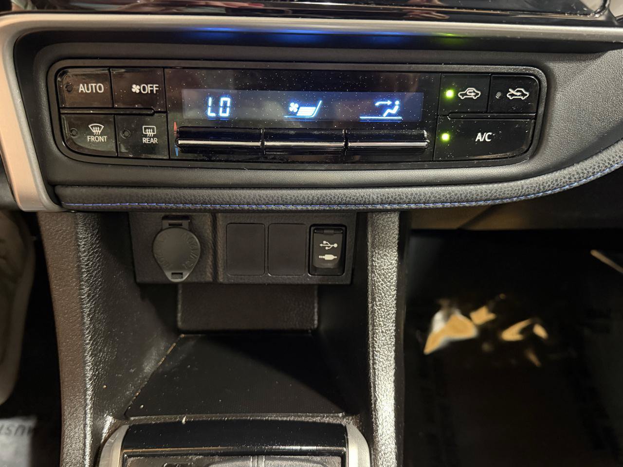 Used 2019 Toyota Corolla SE FWD image 18