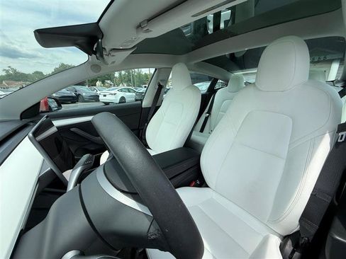 Used 2023 Tesla Model 3 Standard Range RWD image 9